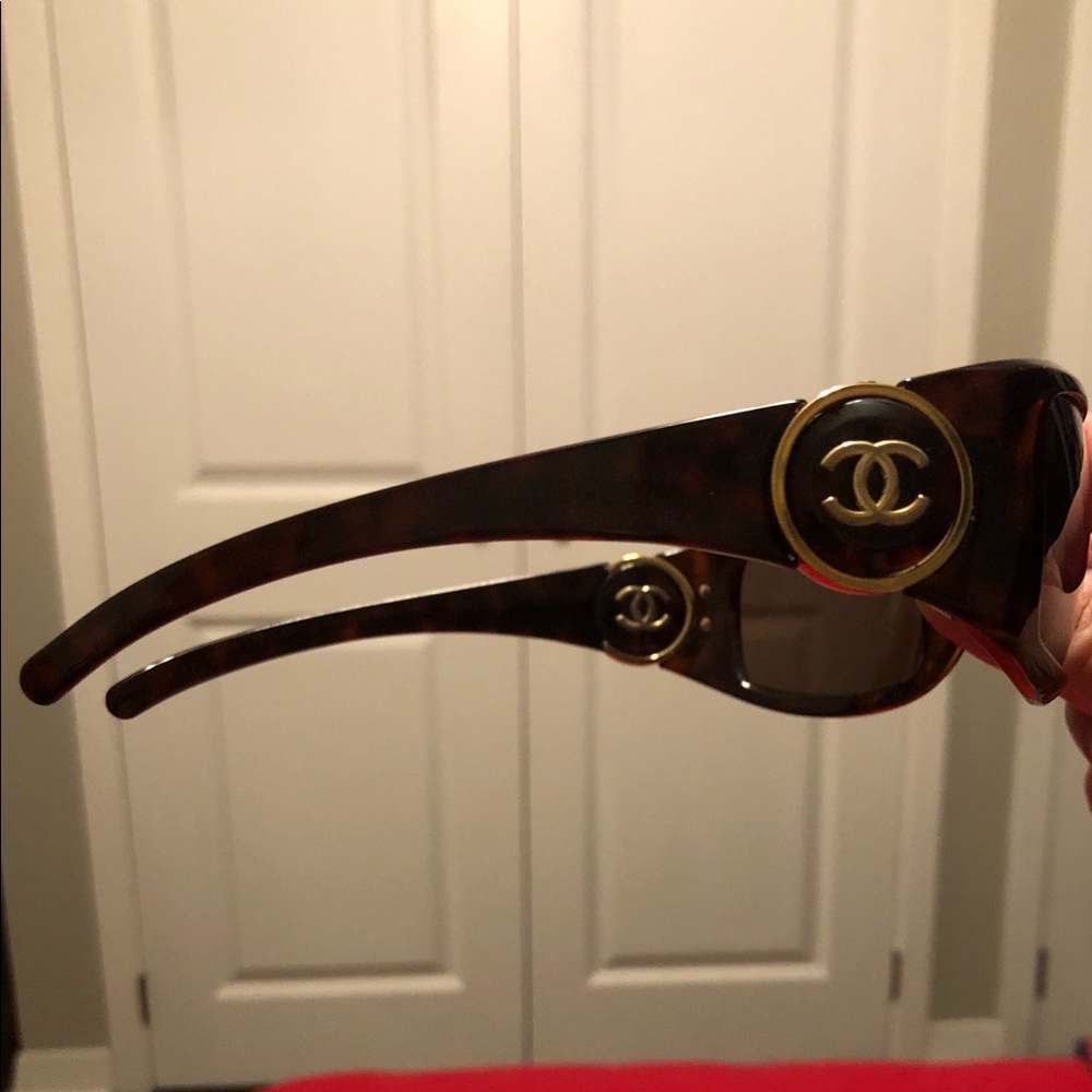 CHANEL sunglasses